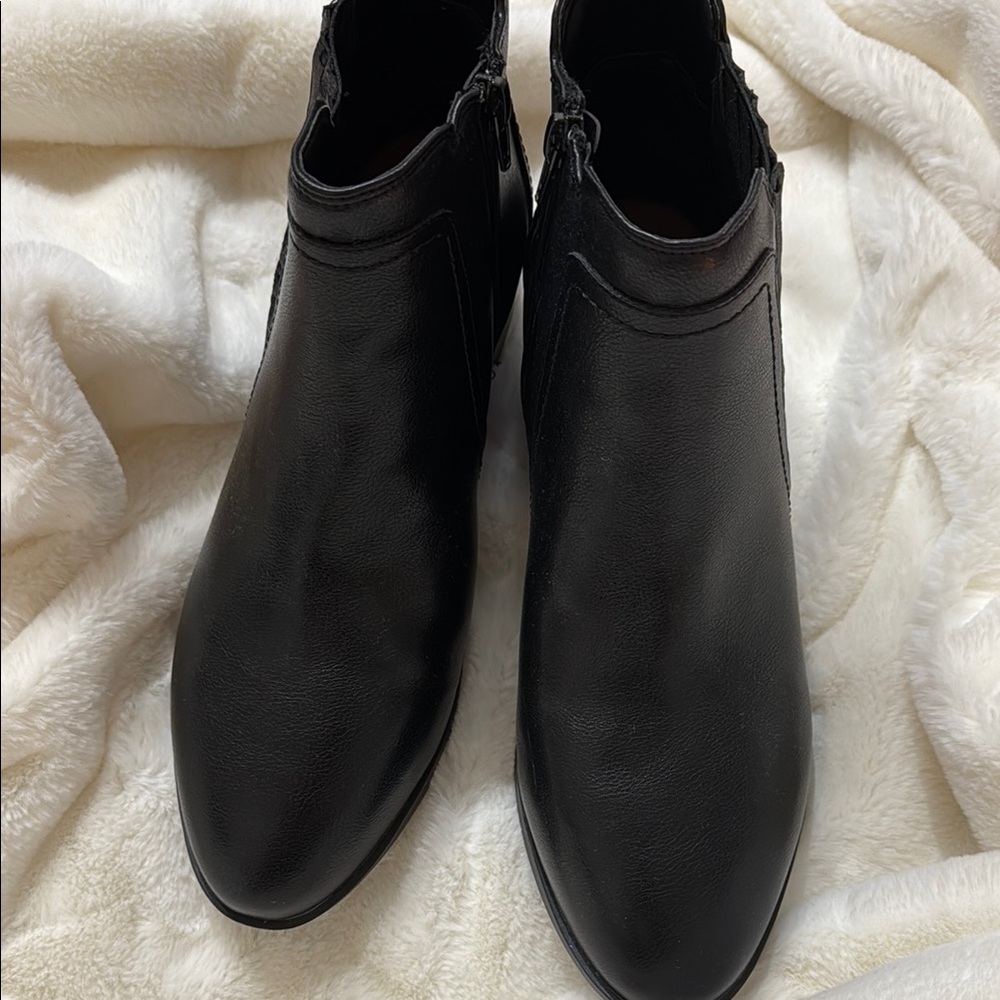 MIA Black Boots Size 10. Never worn!
